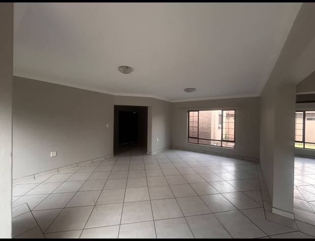 5 BEDROOM HOUSE FOR SALE IN VANDERBIJLPARK SE 8